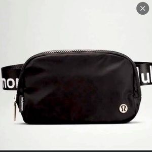Lululemon everywhere belt bag